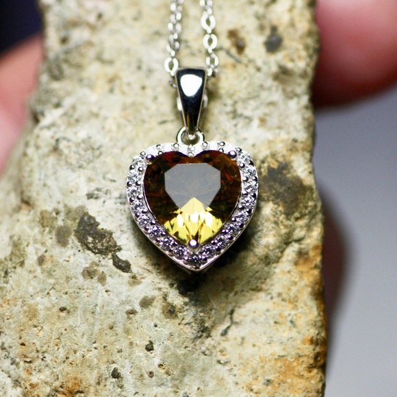 Mesmerizing Color Shift Heart Diaspore Pendant in Sterling Silver 925 - Picture 8 of 12